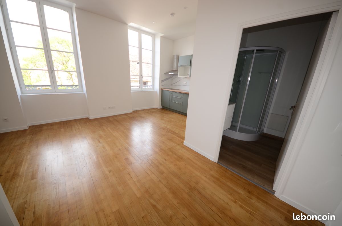 Appartement 1 pièce 31 m² · à Saint-Amand-Montrond · 31 m² · 390 €/mois