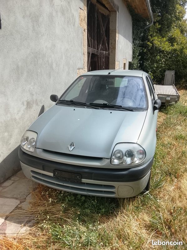 Renault clio II 1.4 ESSENCE 2000 (image 1)