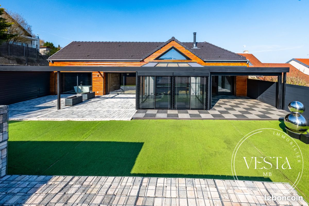 Maison 6 pièces 203 m² · à Corcelles-les-Monts · 203 m² · 575 000 €