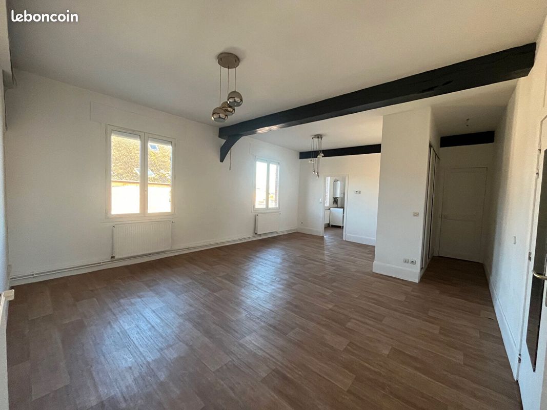 Appartement 3 pièces 81 m² · à Elbeuf · 81 m² · 680 €