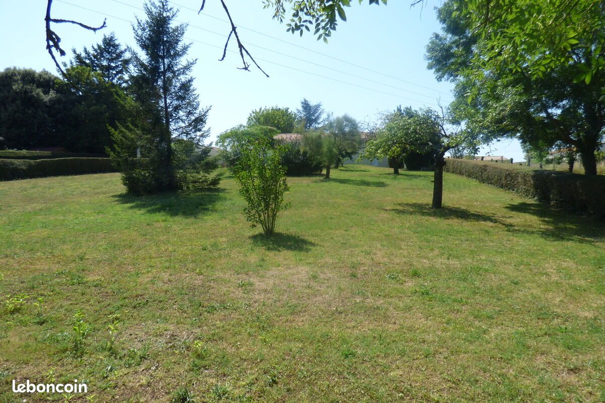 Terrain 600 m² · à Sainte-Eulalie · 600 m² · 150 000 €