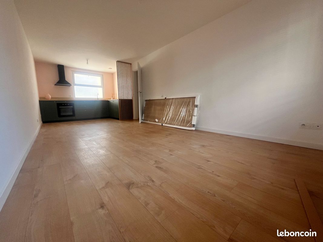 Parking 72 m² · à Hyères · 72 m² · 285 000 €