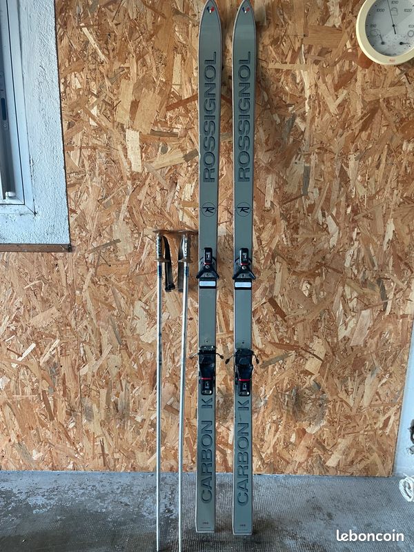Skis (image 1)