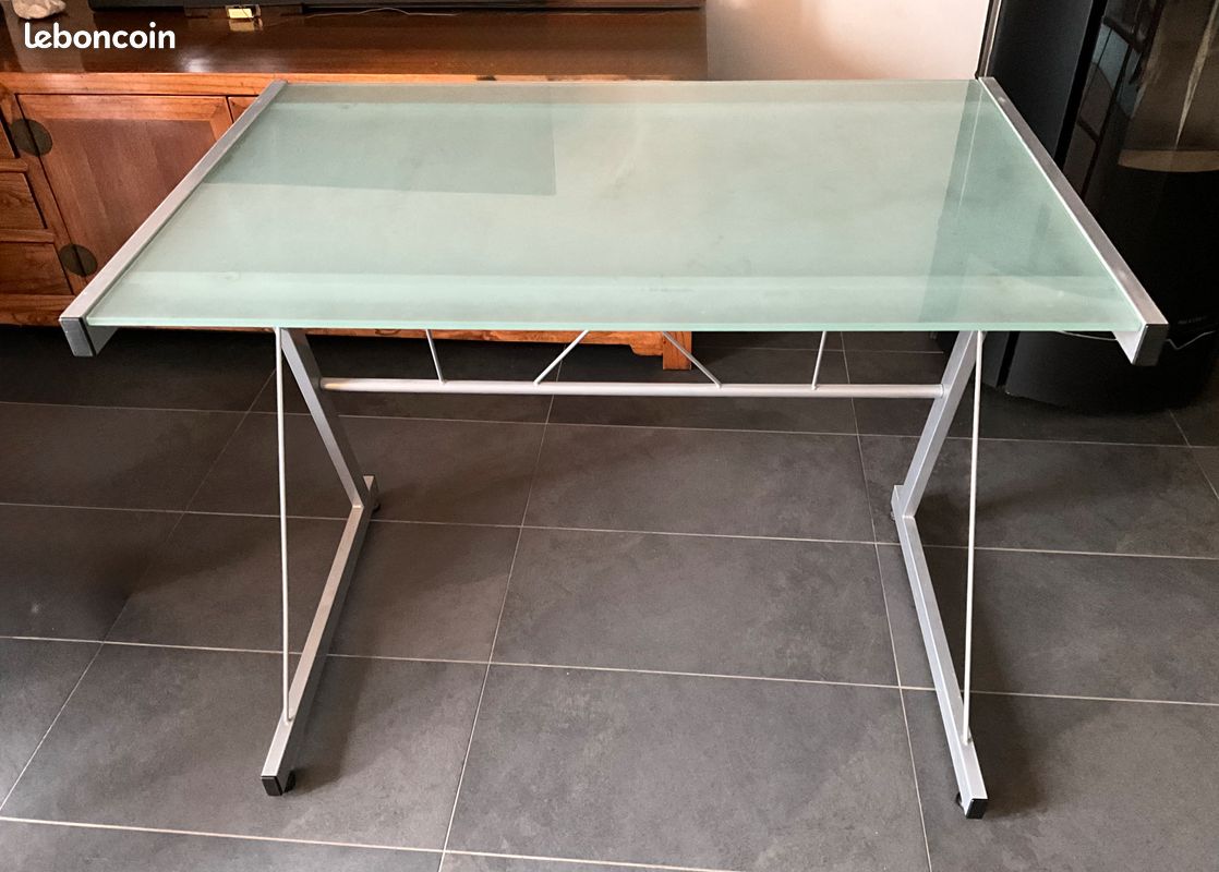 Bureau (image 1)