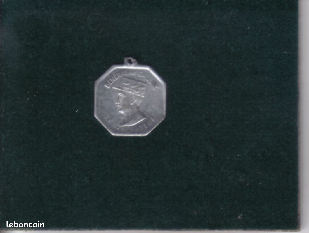 Anc. Médaille Gal de Gaulle "Le Libérateur"(carré) (image 1)
