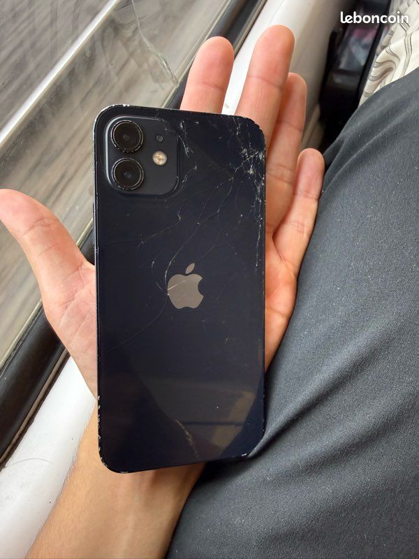 IPhone 12 (image 3)