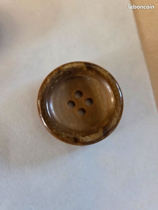Lot De 8 Boutons Vintage Marron Travaillés - 2,3 Cm à Trous, Référence 5128 - Occasion, Origine France