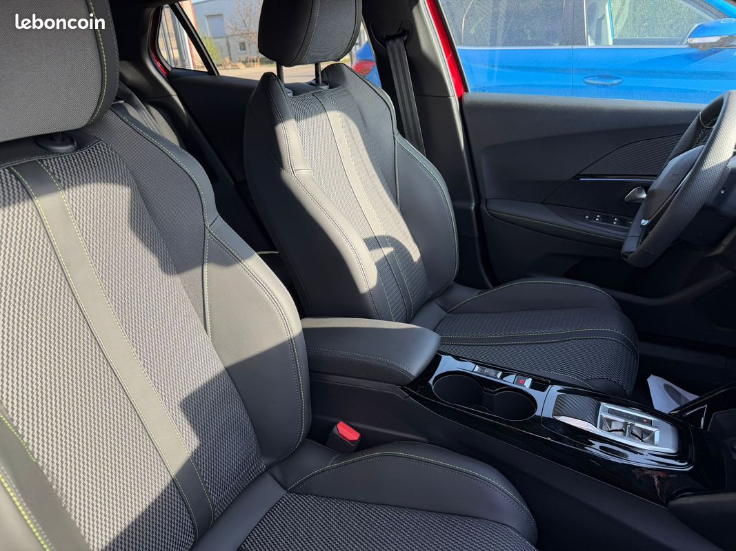 Peugeot 2008 GT 1.2 Hybride 145 e-DCS6 neuf STOCK DISPO (image 4)
