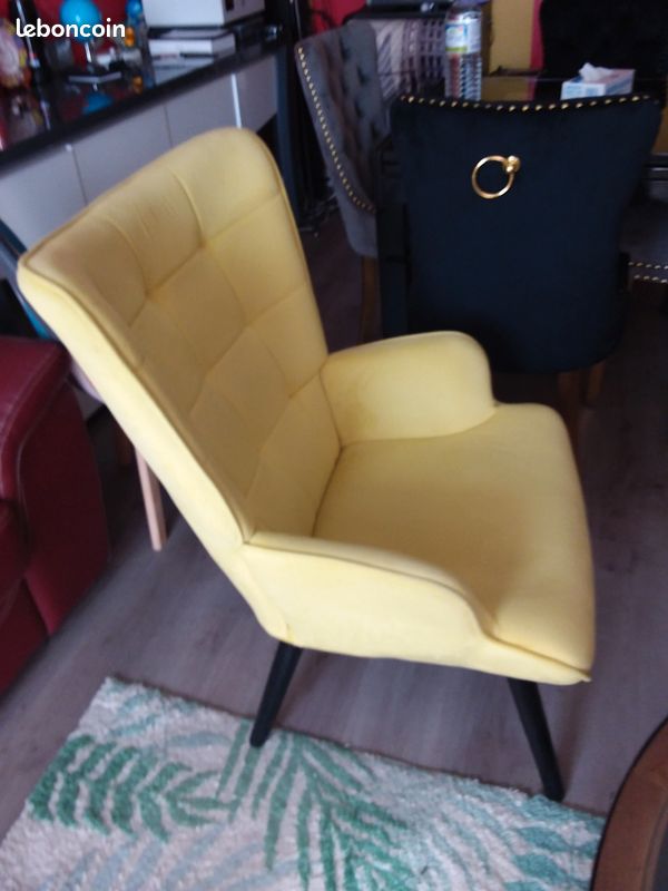 Fauteuil jaune (image 1)