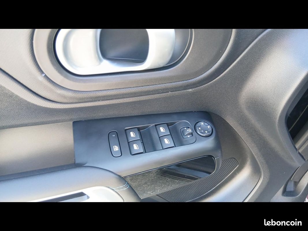 Citroen C5 Aircross 1.6 Hybride rechargeable 225 MAX + TOIT OUVRANT / VISION 360 / JANTES 19 / COFFR (image 29)