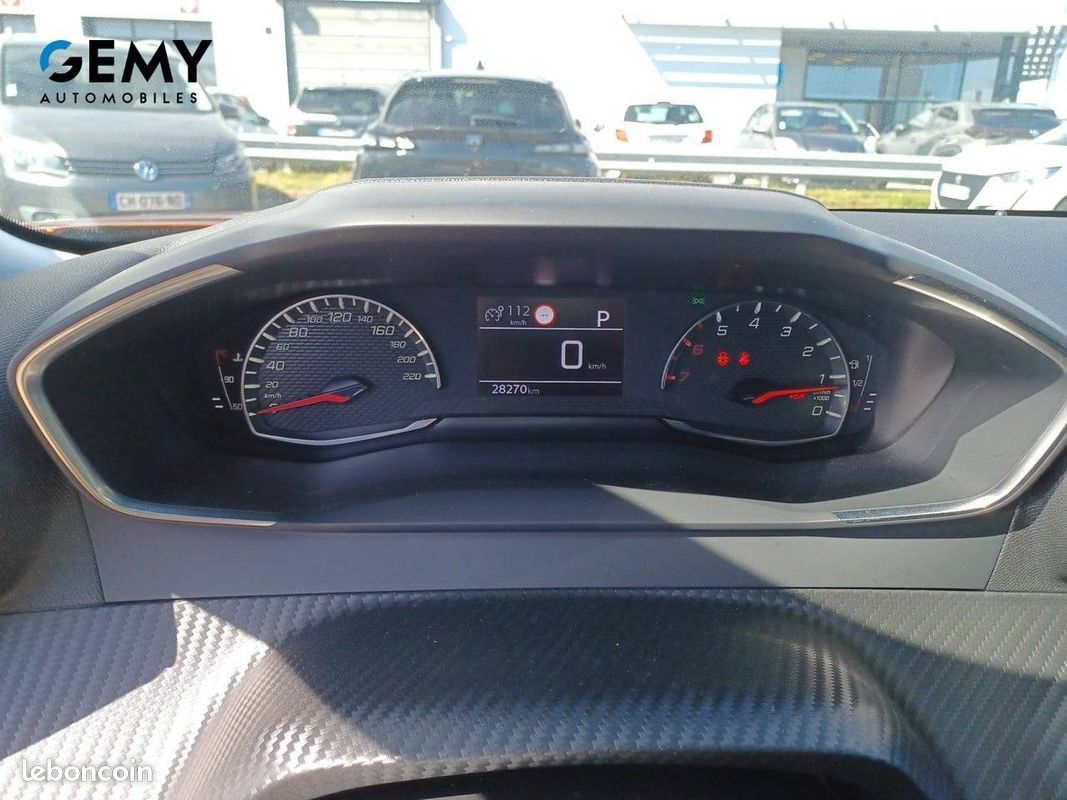 PEUGEOT 2008 PureTech 130 S&S EAT8 Style (image 17)
