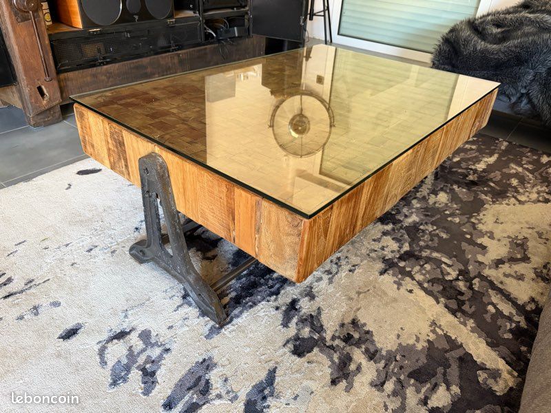 Table basse industrielle en bois debout, verre et piétement fonte (image 3)
