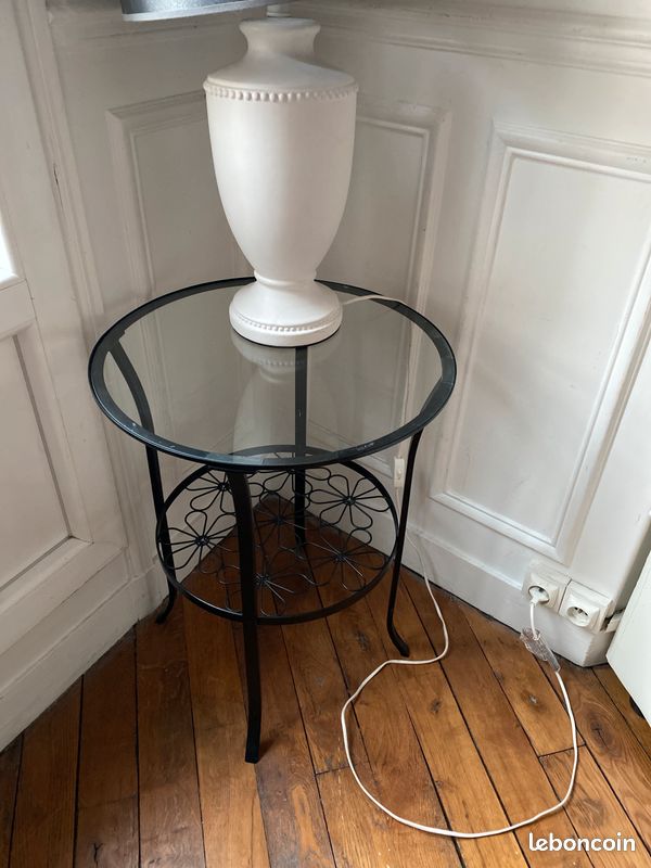 Table de chevet/ d’appoint structure métallique et plateau de verre (image 1)