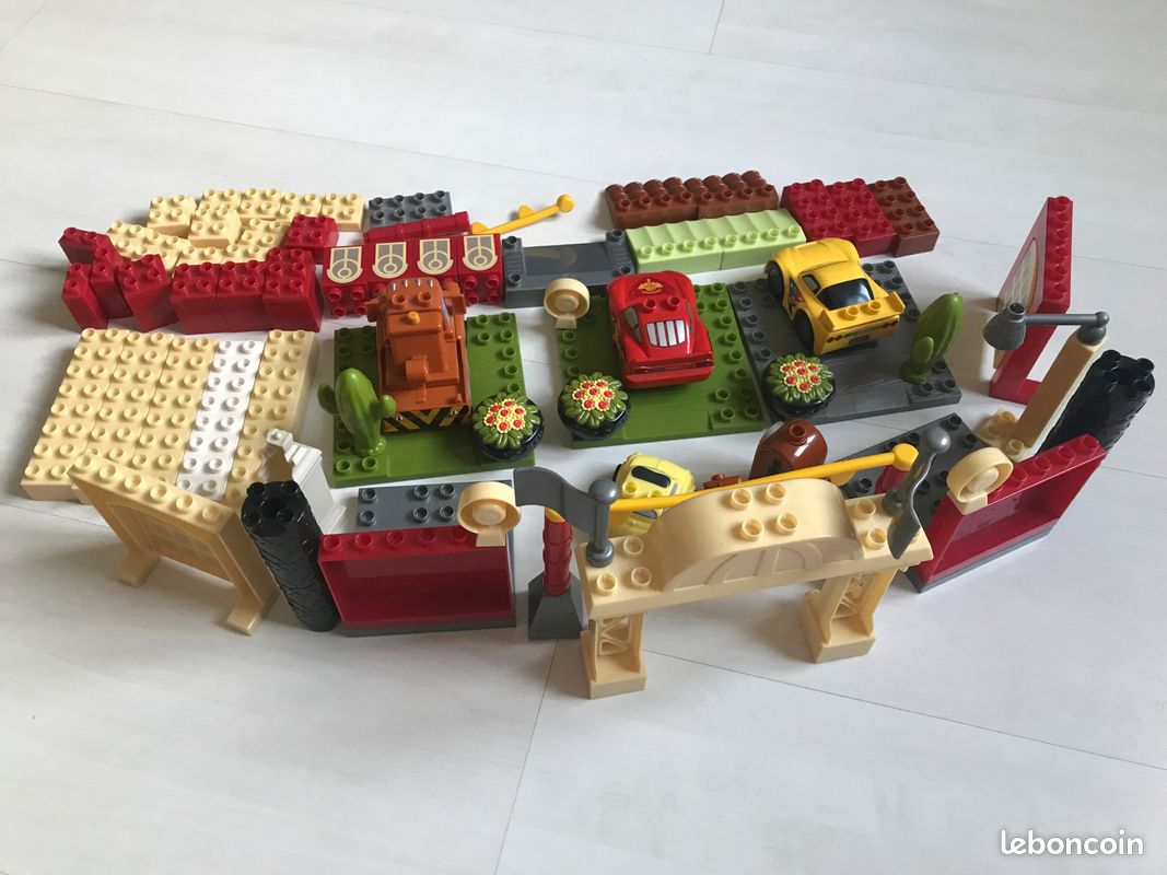 Lot de Mega Bloks Disney + 2 voitures Lego Cars (image 3)