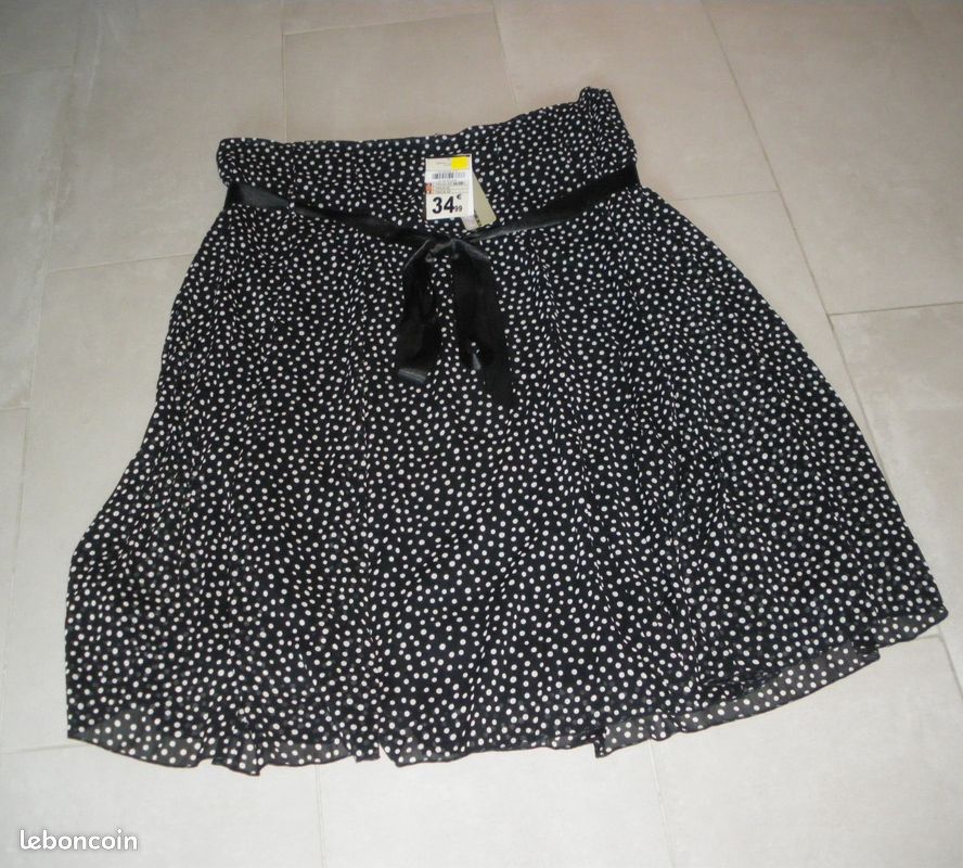 YINGWIN Jupe courte plissée avec ceinture en chaîne noire taille haute uniforme école, 4 Noir, M YINGWIN Jupe courte plissée avec ceinture en chaîne noire taille haute uniforme école, 4 Noir, M