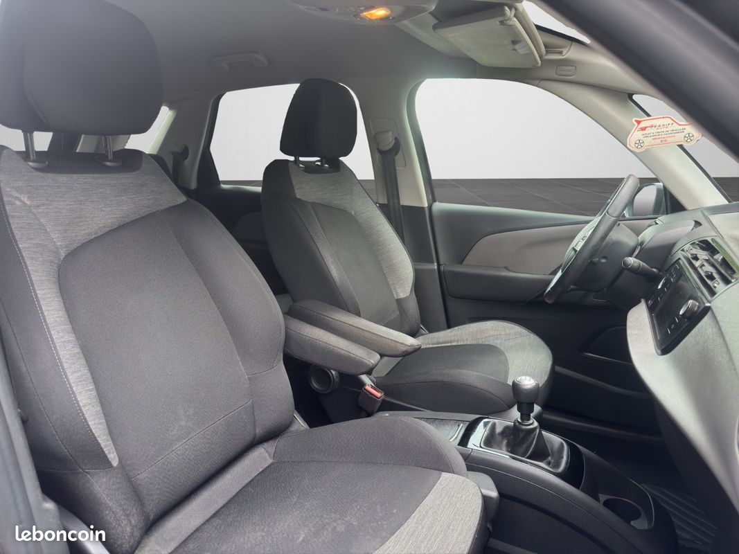 CITROEN GRAND C4 PICASSO PureTech 130 SS Feel (image 10)