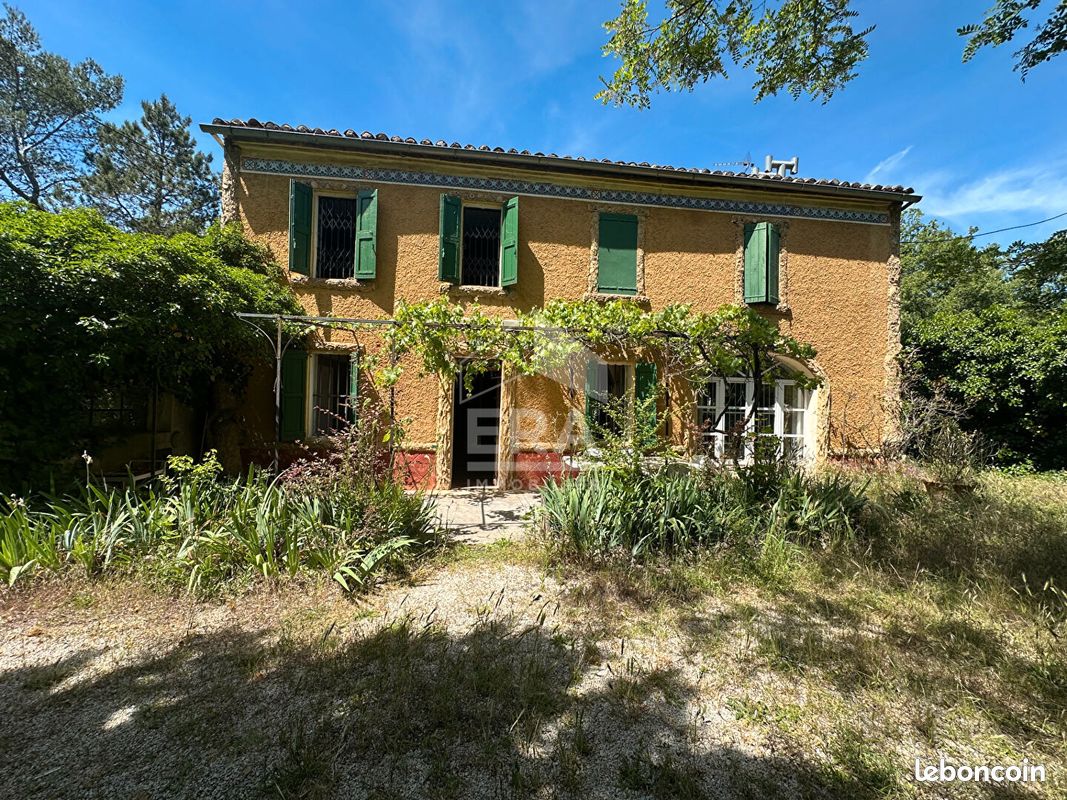 Maison 8 pièces 180 m² · à Nans-les-Pins · 180 m² · 360 000 €