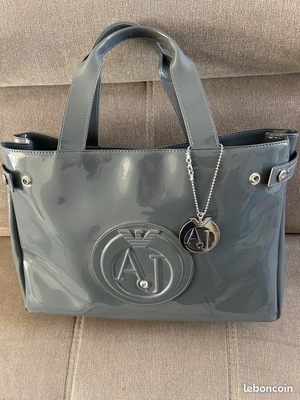 Sac armani authentique Accessoires Bagagerie