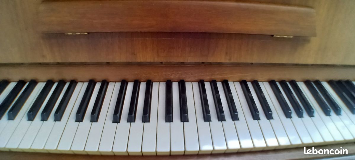 Piano (image 2)