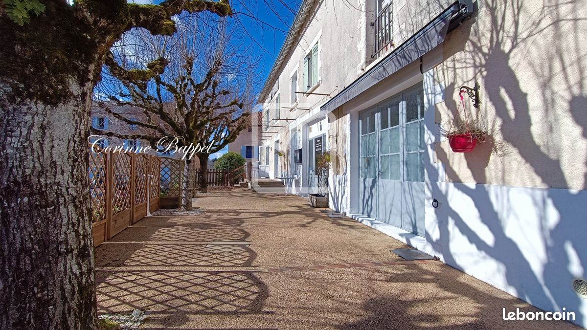 Immeuble 267 m² · à Saint-Jory-de-Chalais · 267 m² · 92 000 €