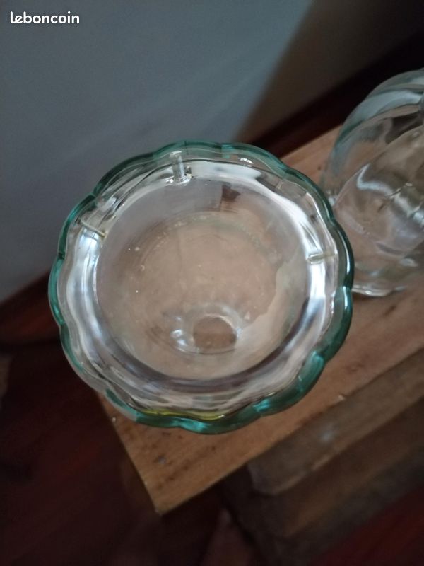 Lot de 3 vases soliflores en verre transparent, identiques. Très bel état, sans éclat ni fêle. Hauteur 14 cm, diamètre 7,5 cm. Idéal déco, fleurs ou collection (image 4)