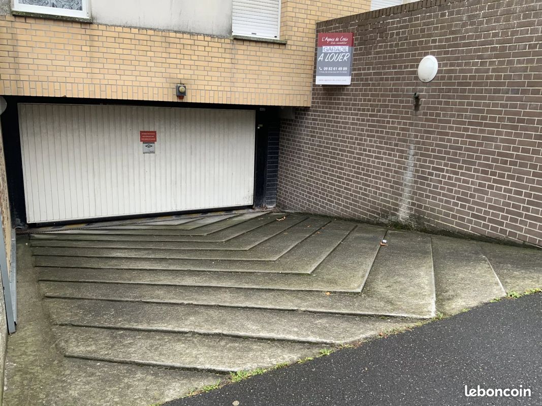 Parking 16 m² · à Croix · 16 m² · 75 €/mois