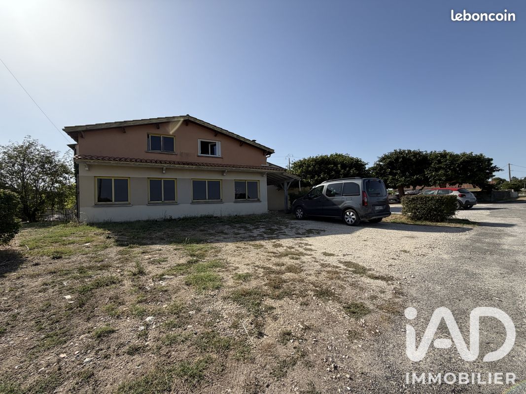 Immeuble 602 m² · à Saint-Seurin-de-Cursac · 602 m² · 212 000 €