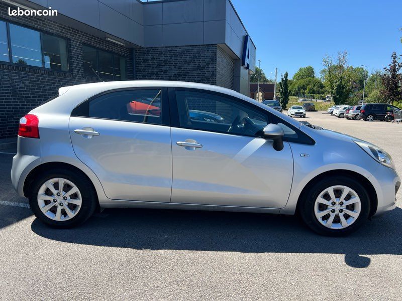 🚗 kia rio 85ch bvm5/ moteur à chaîne/ radio/ garanti suivi✅ (image 4)