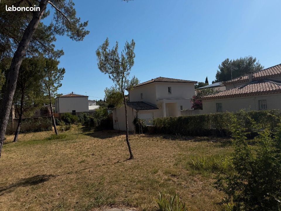 Terrain 800 m² · à Sussargues · 240 000 €