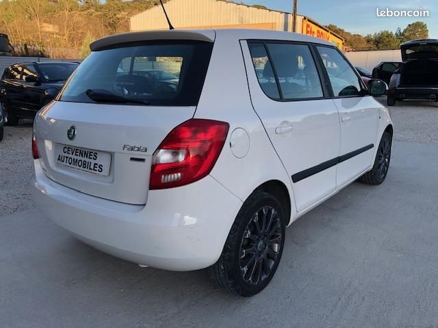Skoda FABIA 1.2 STYLE 5 PORTES (image 5)