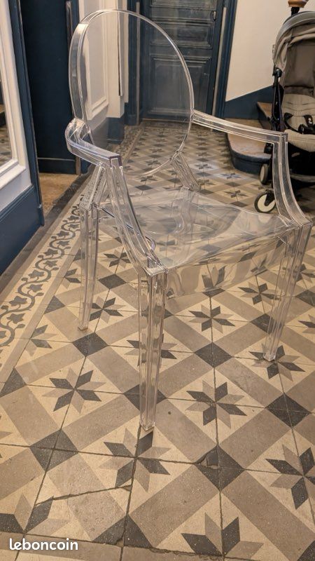 Chaise transparente Louis Ghost (image 5)