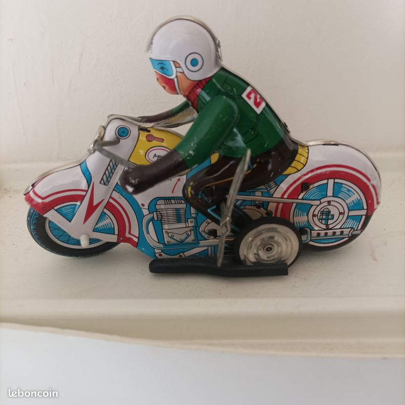 Jouet ancien : Moto a clé (image 1)