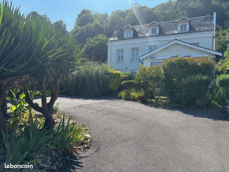 Maison 8 pièces 227 m² · à Val-de-la-Haye · 227 m² · 393 000 €