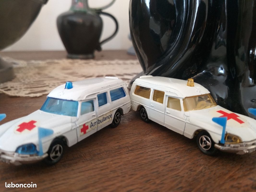 Majorette ancienne Citroën DS21 anbulance (image 8)
