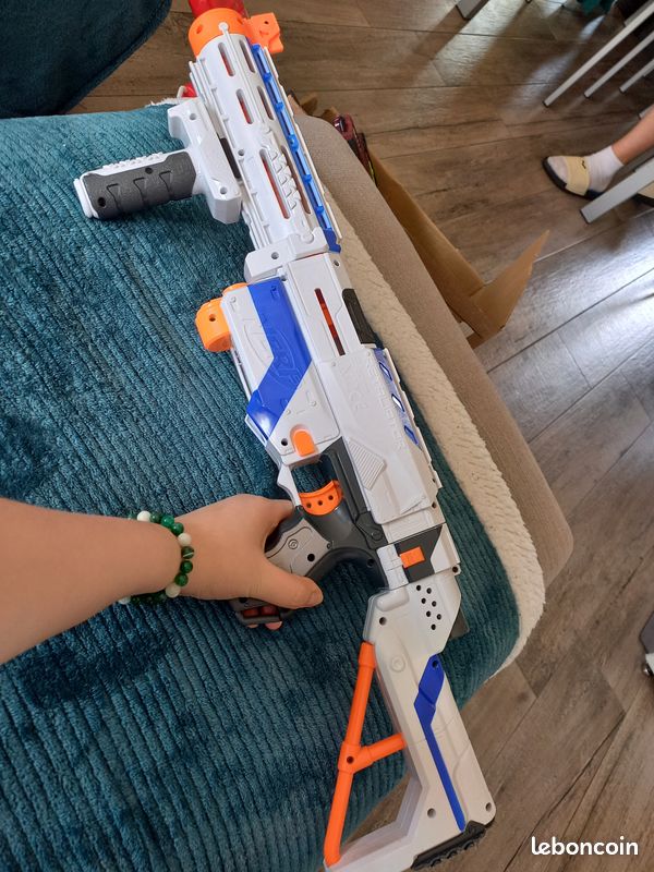 Nerf retaliator elite avec des missiles et ses accessoires pistolet (image 7)