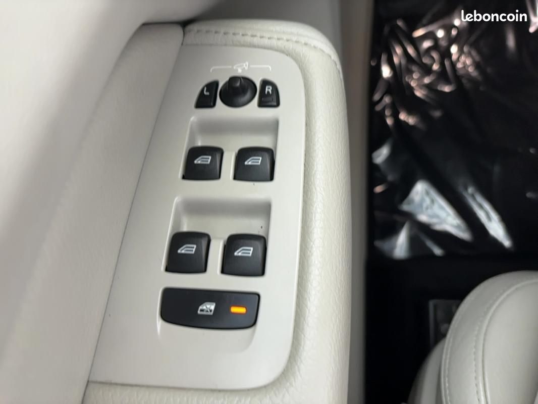 Volvo XC60 T8 TWIN ENGINE 303 CH + 87 GEARTRONIC 8 INSCRIPTION (image 9)