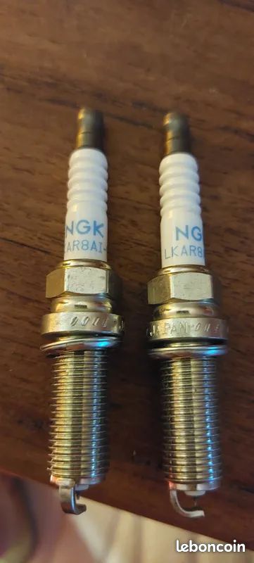 Deux bougies ngk neuve pour ktm 990 super duke 2011 (image 3)
