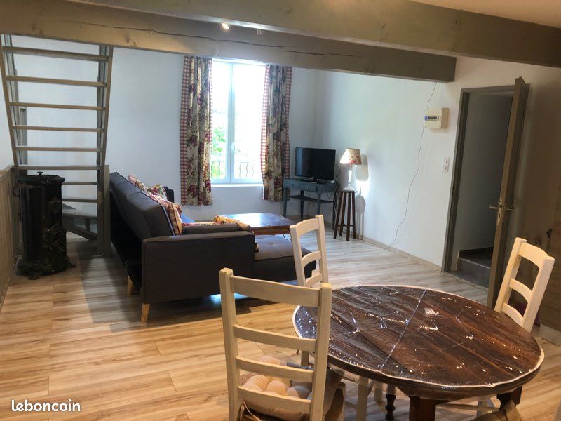 Appartement 1 pièce 70 m² · à Violès · 70 m² · 700 €