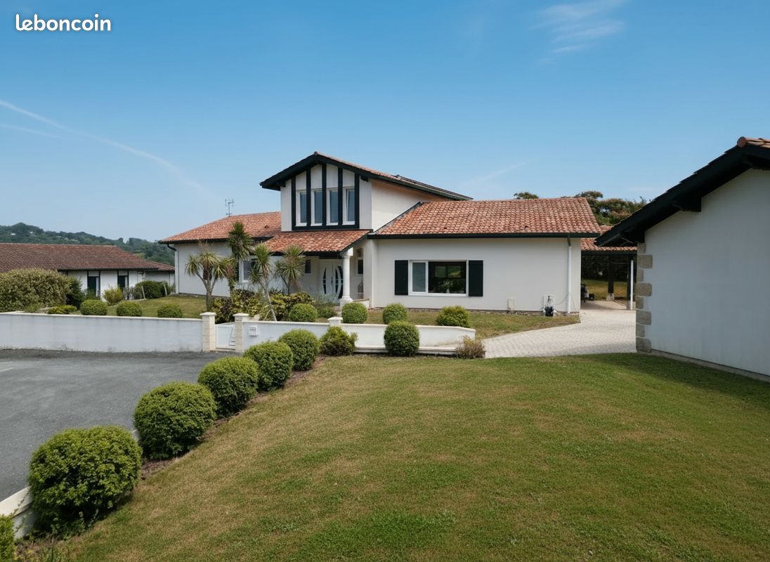 Maison 6 pièces 223 m² · à Ustaritz · 223 m² · 890 000 €
