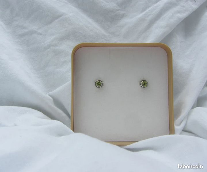 Boucles d'oreilles puces en argent et péridot (image 9)