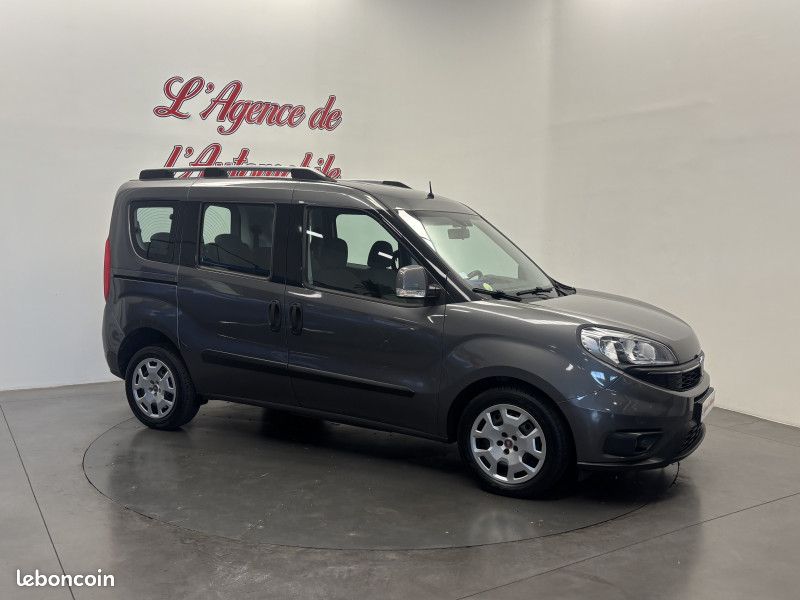 Fiat DOBLO 1.6 jtd 120 ch Lounge 7 places / Climatisation / Attelage / Régulateur / (image 3)