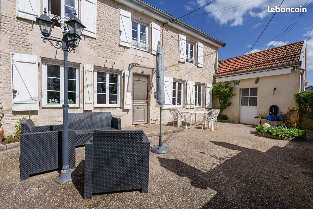 Maison 6 pièces 162 m² · à Rolampont · 162 m² · 199 000 €