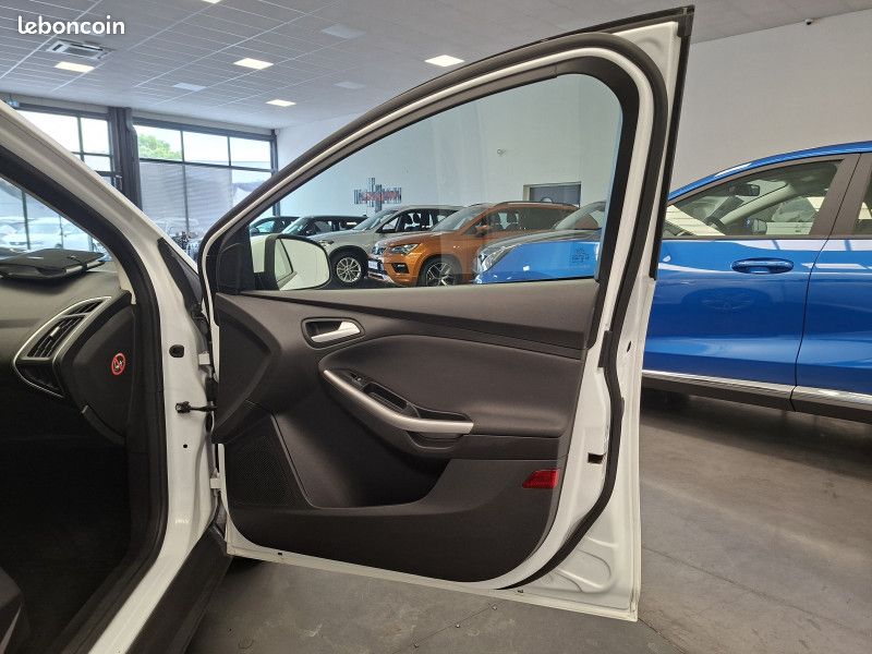 Ford FOCUS 1.0 scti 125 ch 1ère main / Clim Auto / Régulateur / Radar / Bluetooth / (image 25)