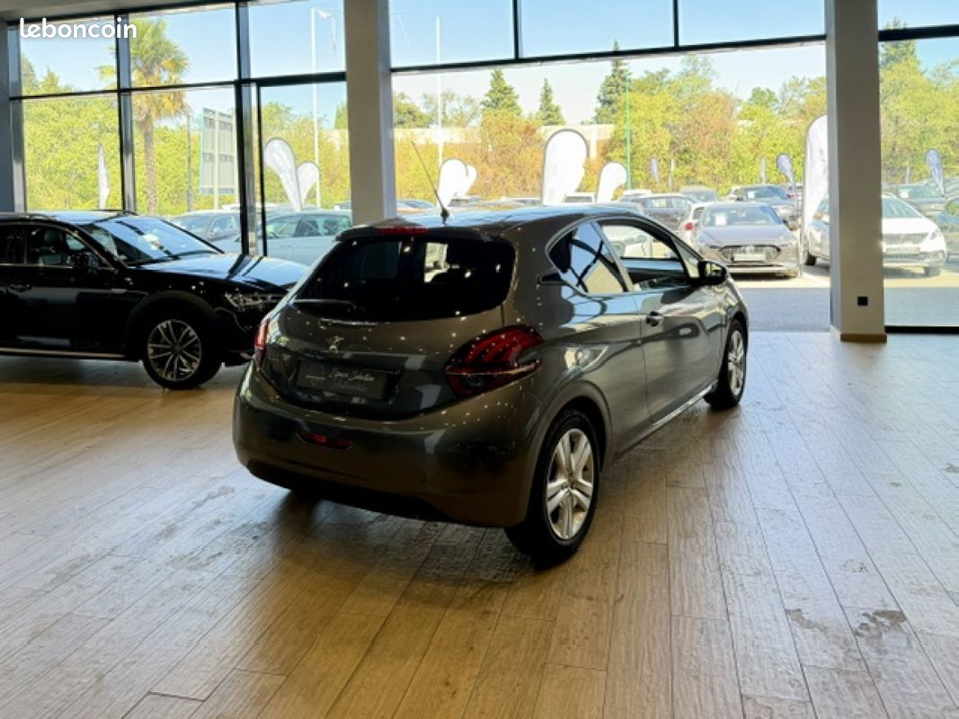 PEUGEOT 208 1.2 82ch BVM5 Style faible kilometrage (image 5)