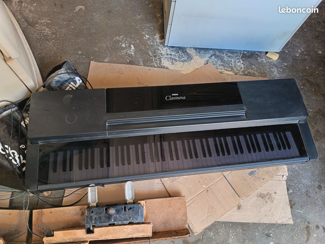 Piano numérique Yamaha Clavinova (bon état général) (image 1)