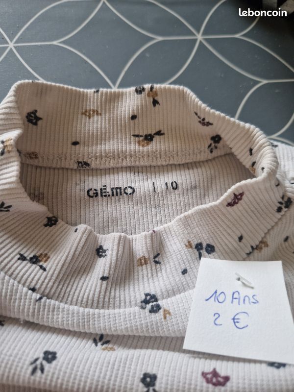 T shirt (image 2)