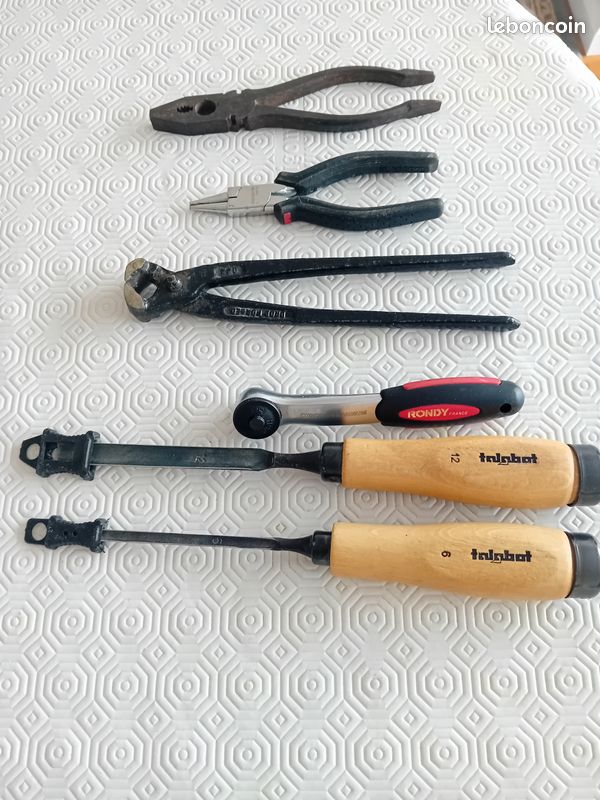 Lot De 35 Outils Anciens - Tournevis, Pinces, Clés - Marques Peugeot Frères, Bost, Rondy