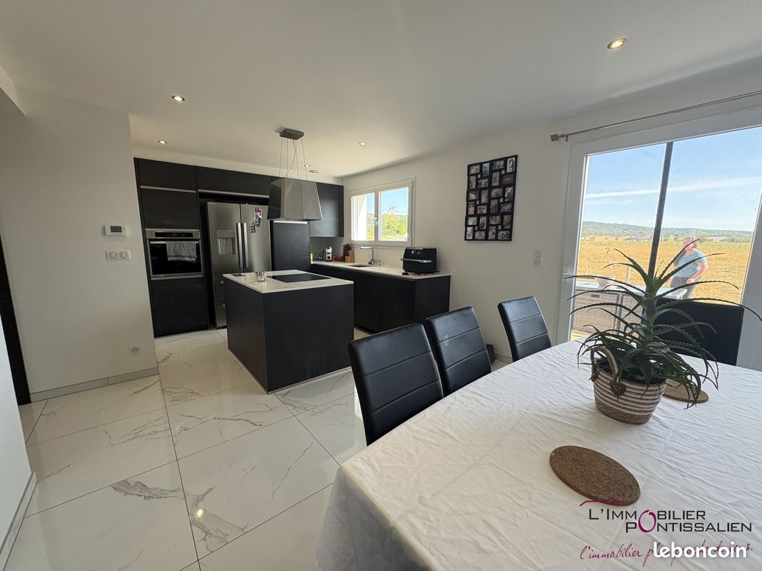 Maison 6 pièces 97 m² · à Houtaud · 97 m² · 365 000 €