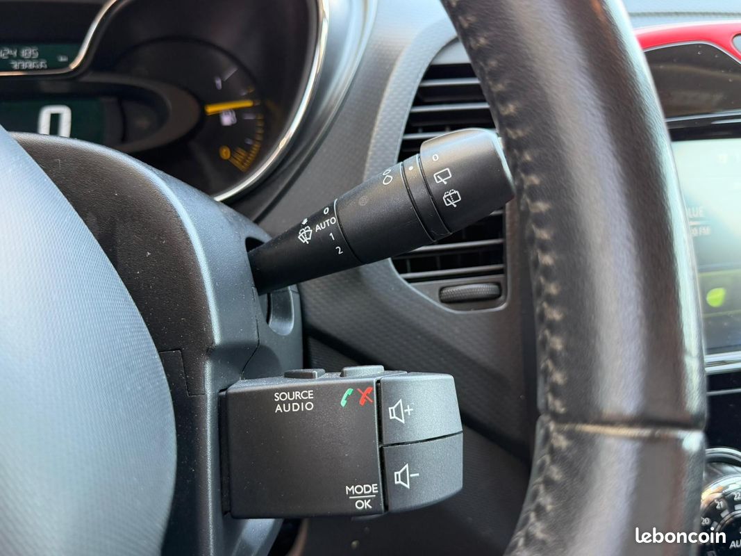RENAULT CAPTUR TCe 90 Energy SS eco² SL Helly Hansen - REGULATEUR DE VITESSE / RADAR AR/ CAMERA DE RECUL (image 20)
