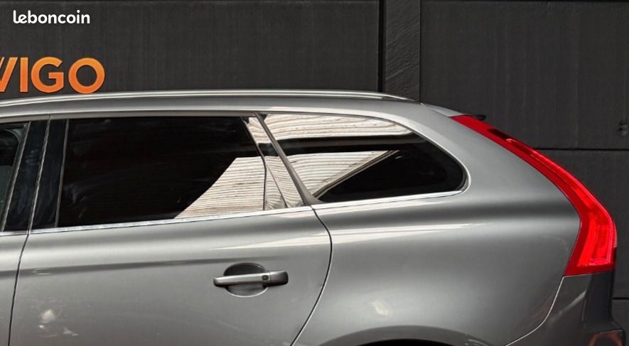 VOLVO XC60 2.0 D4 190Ch SIGNATURE EDITION BVA - TOIT OUV ELEC - CAMERA RECUL - SIEGES CHAUFF - HARMAN-KARDON (image 15)